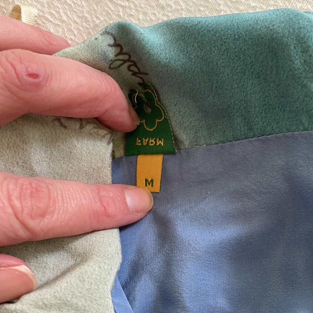 Farm long dress 100% silk - minor flaws (see pictures) - Picture 6 of 16